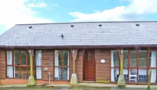 THE CARTHOUSE, family friendly, character holiday cottage in Shorwell