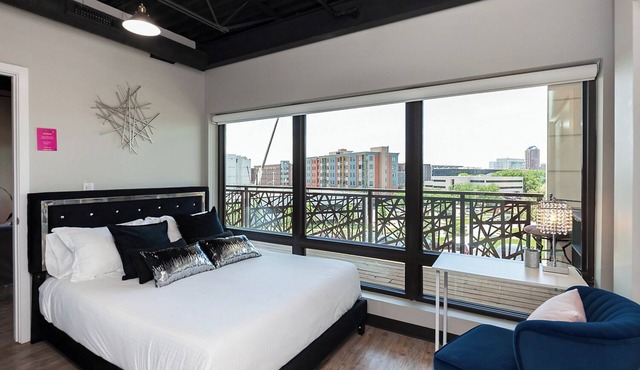 The Cartier Lux DT Apt w/Skyline View