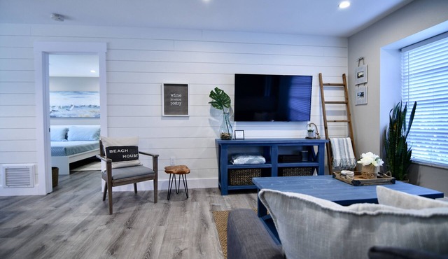 The Casa Coco | Coronado: Updated home, Heated pool close to S. Venice beach.