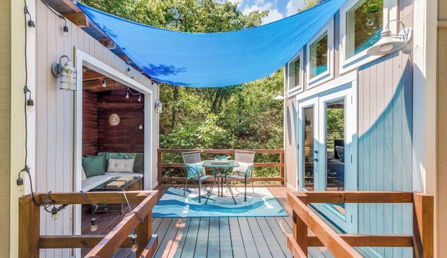 The Casa Estiva- Peaceful Forest Getaway 30 Min. West of Fort Worth