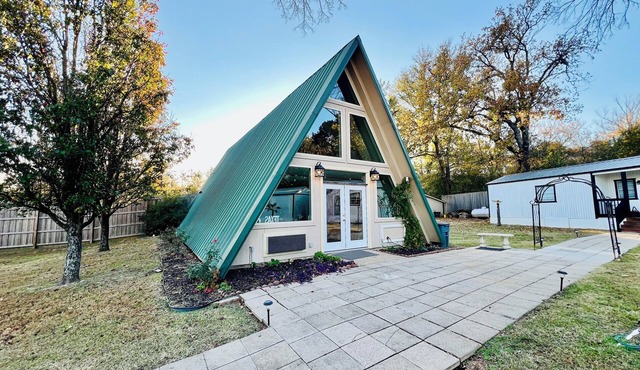 The Casa Luna - Boho Mid-Century Modern A-frame House w/Access to Pool & Hot Tub