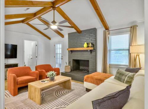 The Caspian large family house with private pool in Summerville