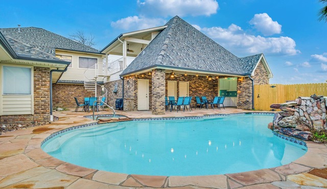 The Castle/9Beds w/Pool and Game Room