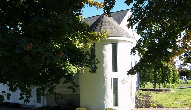 The Castle At Backbay Marina Near Niagara Falls.