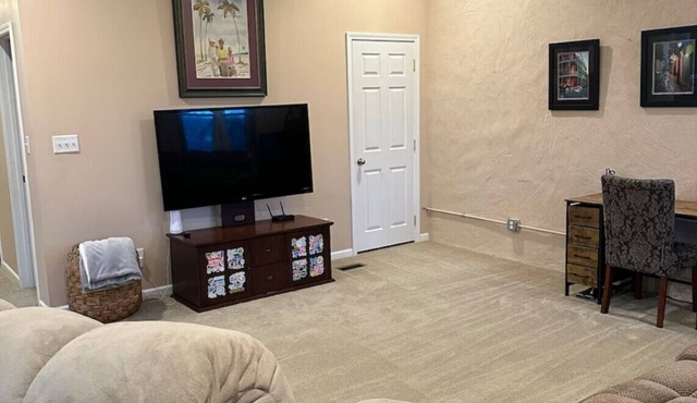 The Castle - Downtown Shopping and Eating easy pleasant walk