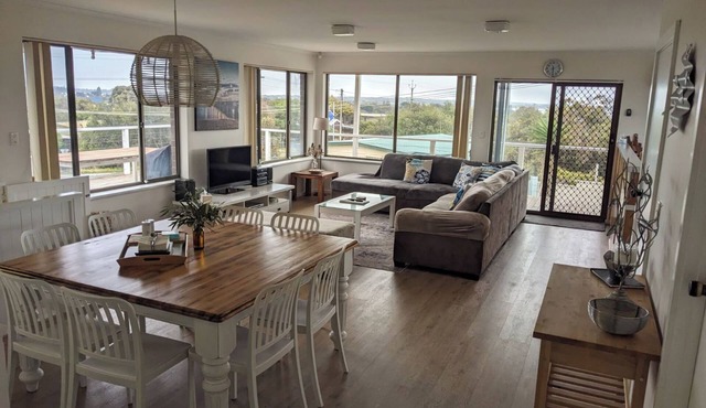 *THE CASTLE* Family & Pet Friendly