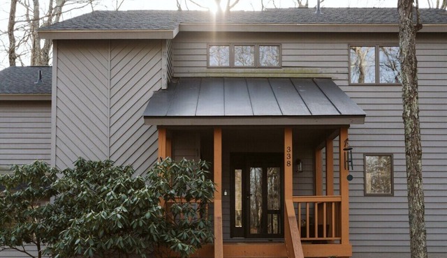 The Castor Cabin: Arcade + Golf Course View