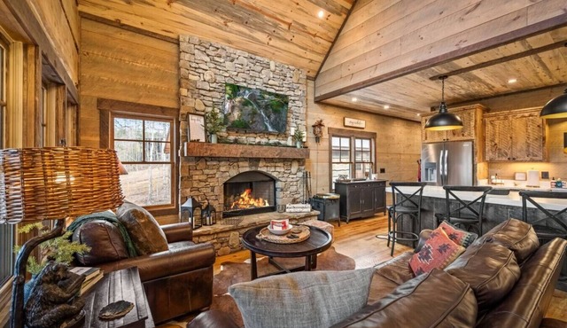 The Catahoula Cabin: New! Private 3BR cabin*MTN views*Game Room*Firepit