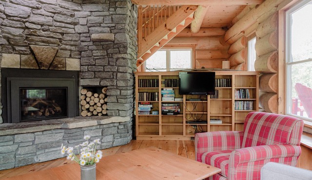 The Cedar Crest Log House