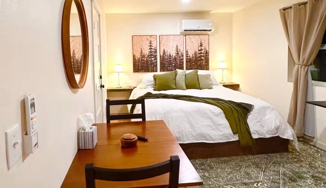 The Cedar Hideaway – Stay close to Downtown Moscow