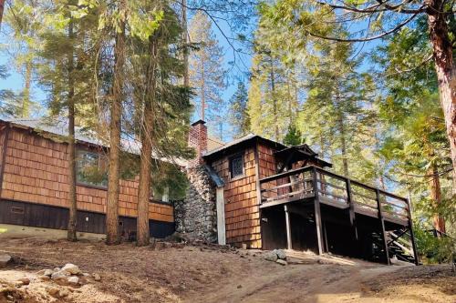 The Cedar House Prime Spot Kayaks & Cool AC