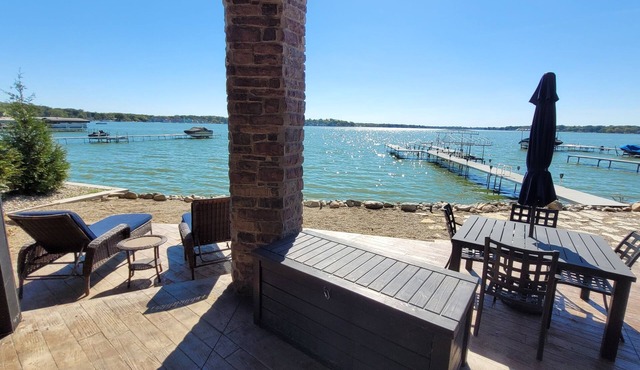 "The Cedar Lake Escape" is a lakeside retreat offering 5 bedrooms and 3 baths.n