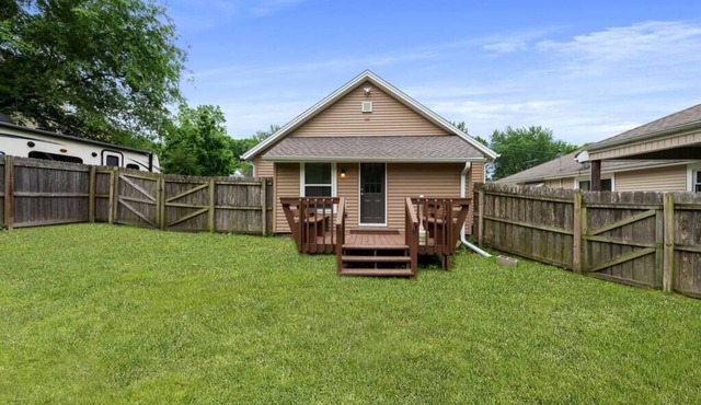 The Cedar Retreat 2BR 1BTH Free Parking Fast Wi-Fi