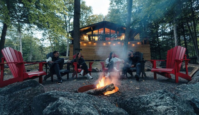 The Cedars Haliburton: Cedars East - lakeside cottage with sauna