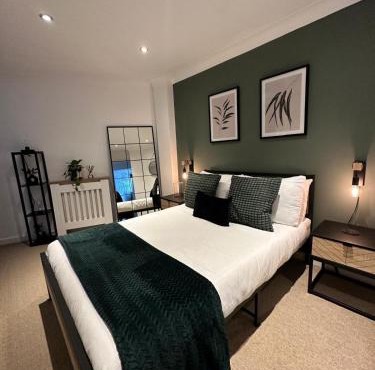 The Central Nook - Contactors and Holidaymakers