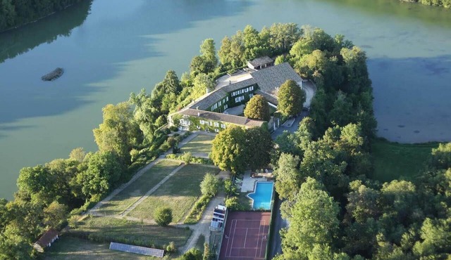 The Châtelard estate, 12 bedrooms