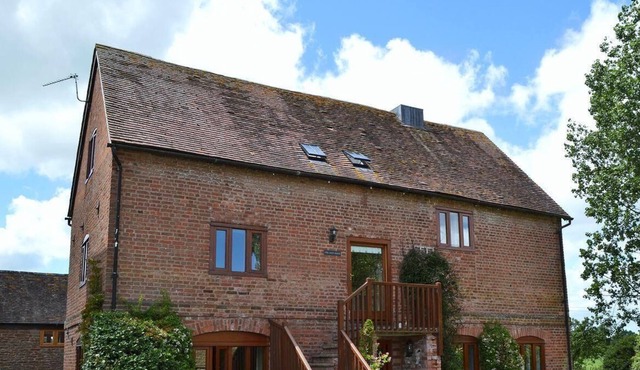 The Chaff House - farm stay apartment set within 135 acres