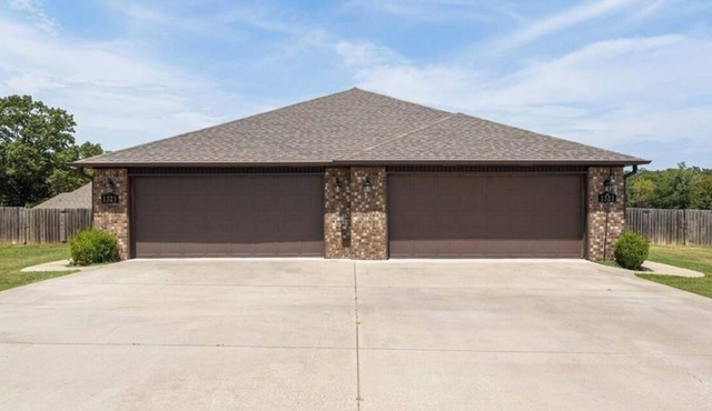 The Chaffee Cottage - near ACHE, Fort Chaffee, and Rogers Avenue