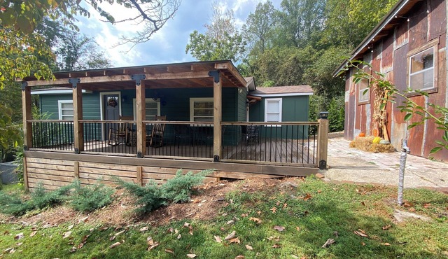 The Chalet-1.5bath, sleeps 4, Franklin/LeipersFork