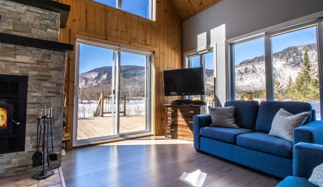 The Chalet du Cap offers an enchanting setting at the foot of the mountains.
