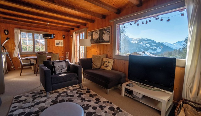 The chalet is ideally located in a quiet area just above the Place de la Barboleuse in Gryon with it