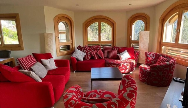 The chalet is located 1km from the start of the Barboleuse gondola linking the Villars-Gryon-Les Dia