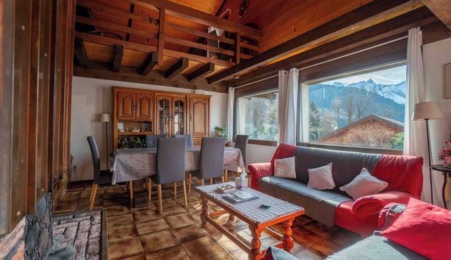The chalet is located approx. 150 m. from the departure of the Barboleuse gondola which will take yo