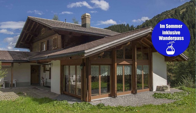 The chalet is located in the middle of the skiing and hiking area of Adelboden.