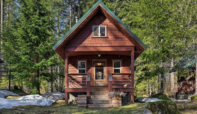 The Chalet @ SkyCamp: Family-friendly cabin near Stevens Pass. Adventure ready!