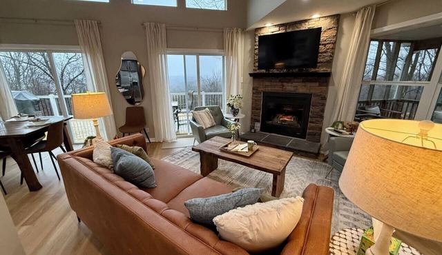 The Chalet - Sweeping Mountain Views & Hot Tub
