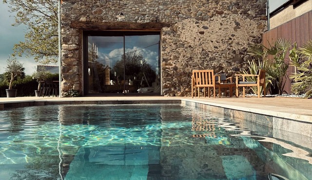 THE CHALUXE BUALA WITH HEATED POOL AND JACUZZI