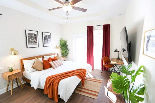 The Champion's Suite Newly Built Upscale Central