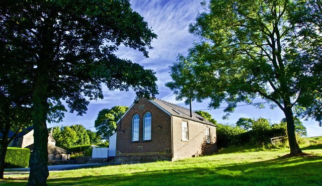THE CHAPEL, pet friendly, with open fire in Stretton, Derbyshire