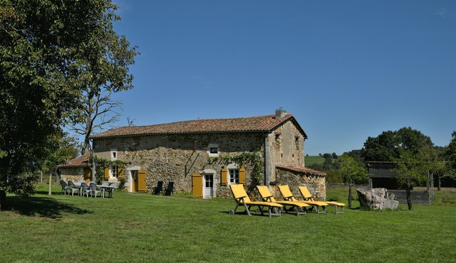 The Charente countryside, a family gîte, in the heart of the Domaine de Chabrot 30ha