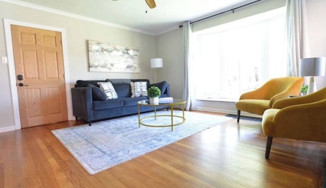 The Charleston Hot Tub Patio King Bed Fast WiFi Near OSU, Victorian Village