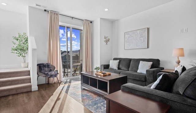 The Charleston |R5947| By Snowbasin |Dog-Friendly