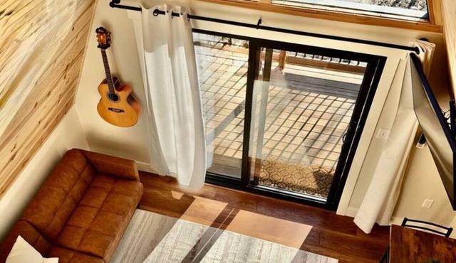 The Charlotte: cozy mountain cabin with huge views