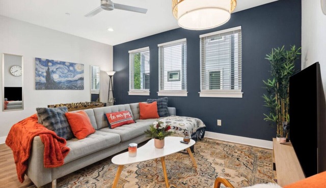 The Charm :2BD In the Heart of Magnolia & Stylish!