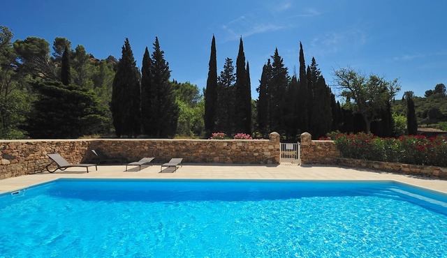 The charm of a bastide in private domain with large pool