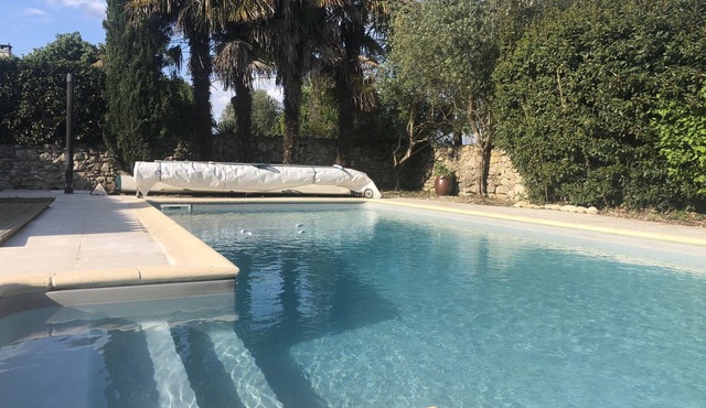 THE CHARM OF A HAMLET HOUSE WITH POOL BETWEEN VINEYARDS AND FORTIFIED CITY