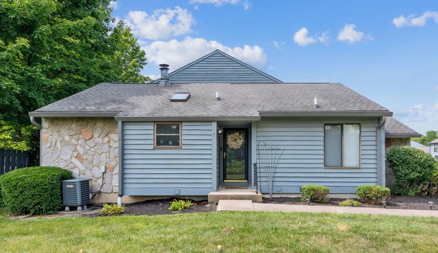 The charm of Cincinnati in a spacious 3-bedroom condo, WiFi, A/C, and more.