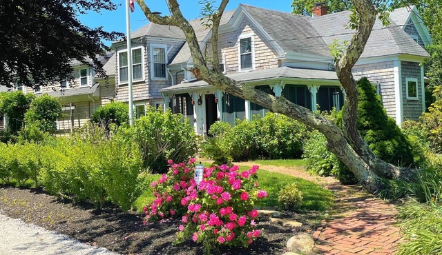 The Charm of Old Cape Cod * Beach Pass *Jacuzzi
