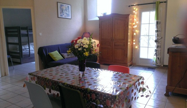 The charm of stone and greenery. Accommodation for 4 to 8 people in the countryside.