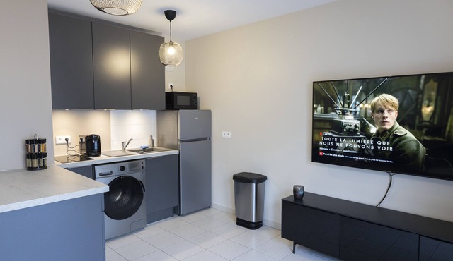 The charming studio in a residence with parking.