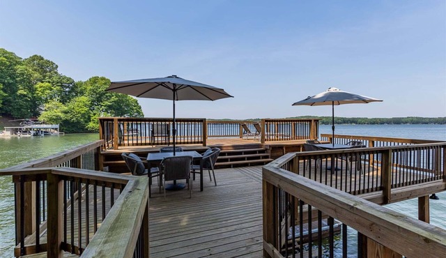 The Chateau at Ferncliff | Beautiful Main Lake Views | 3-Night Minimum