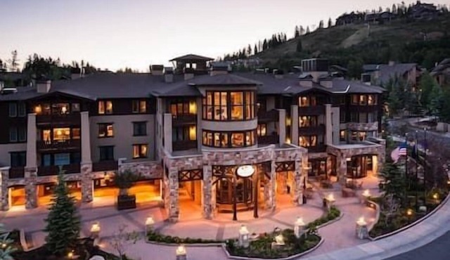 The Chateaux | Lux Resort | Spa | Concierge | Ski