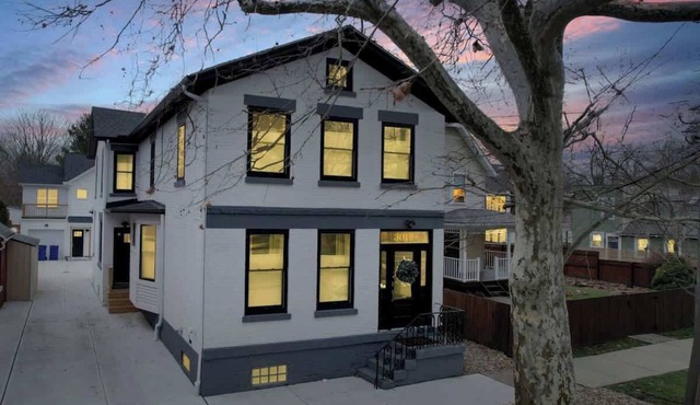 The Chatham Manor | Chef's Kitchen | Hot Tub | 4BR 2.5 Baths | 10 Guests