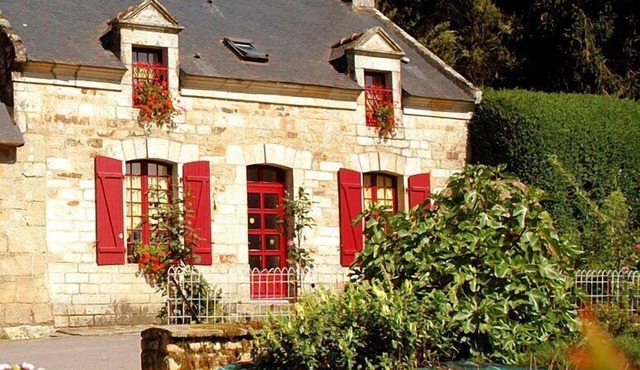 The CHAUMIERES de KERHOUIDEN - BAUD- LE PUITS 1