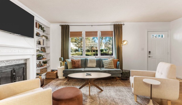 The Checkmate - Adorable Roeland Park Ranch + Pet Friendly!