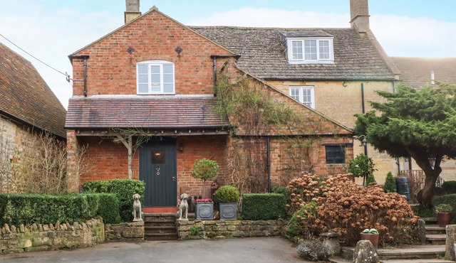 THE CHEESE ROOM, pet friendly, with a garden in Stretton-On-Fosse